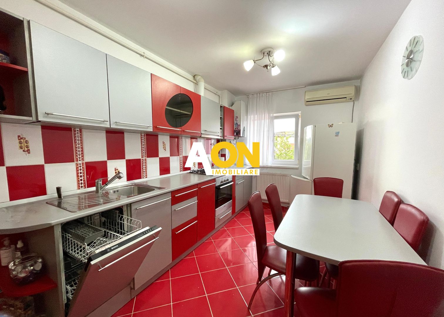 Apartament cu 3 camere, 2 bai, loc de parcare, boxa, zona Liceul Sport - Poză 3