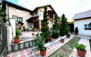 Casa 4 camere, anexe, recent renovata, foisor, teren 781mp, Izvoru, DB