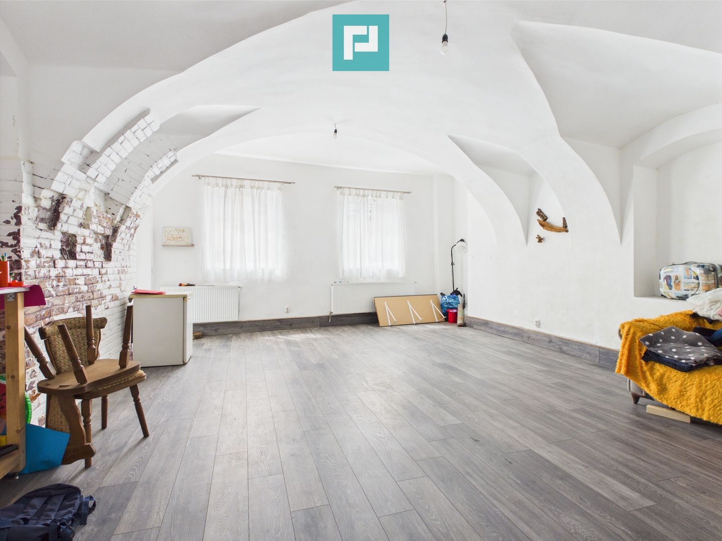 Casă cu 6 camere în zona Central - Poză 15