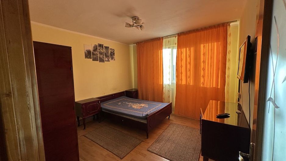 Apartament, 3 camere, Micro 13B - Poză 1