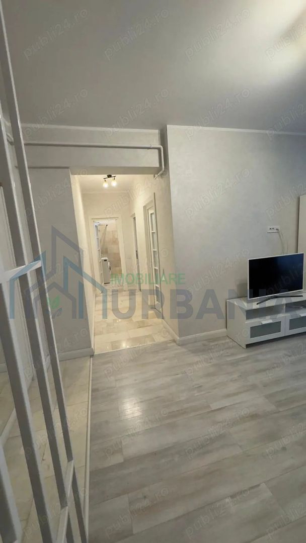 #, 2 cam Royal Town - Poză 3