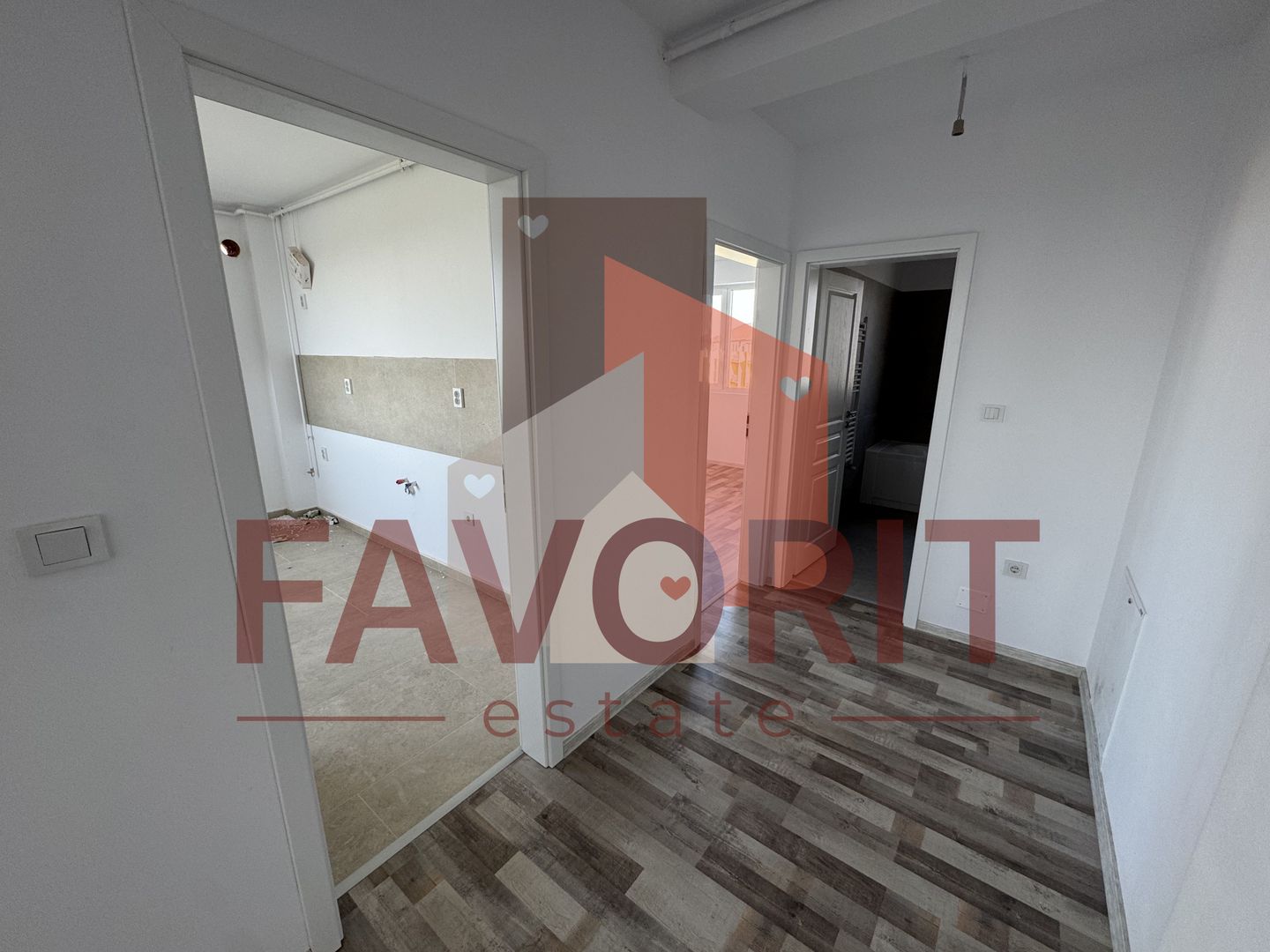 59 mp utili. Disponibil imediat. 2 locuri de parcare inscrise in CF. - Poză 5