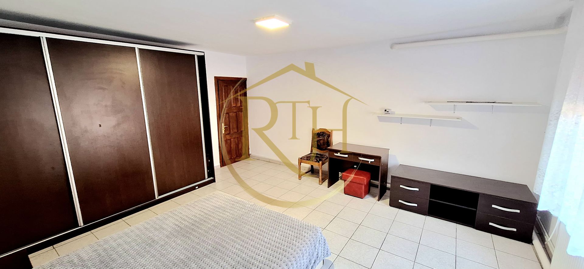Oferim spre inchiriere casa spatioasa cu 2 camere, Zona Soarelui,cartier privat - Poză 5