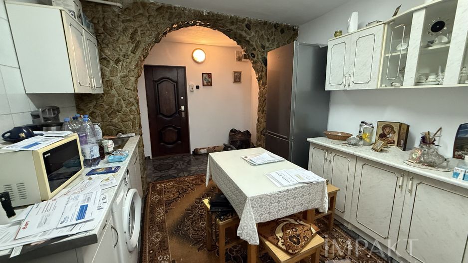 Apartament 2 Camere decomandate, etaj intermediar, zona Primaverii - Poză 2