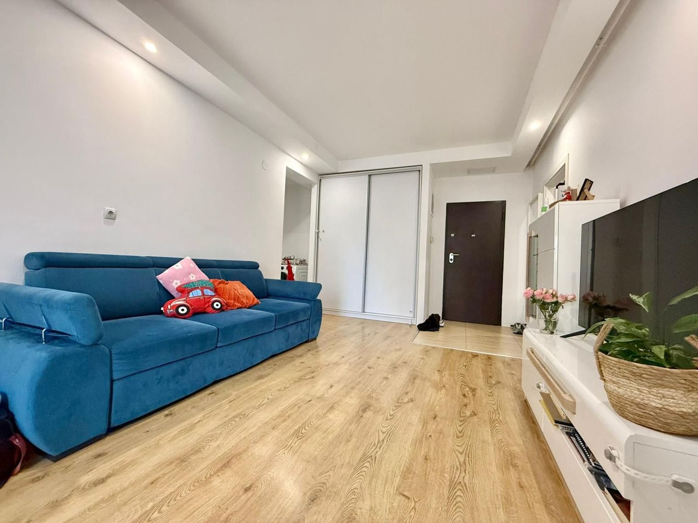 COSMOPOLIS - Apartament cu 3 camere, mobilat si utilat. - Poză 1