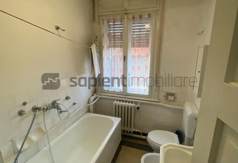Apartament la casa situat in zona centrala - Poză 11