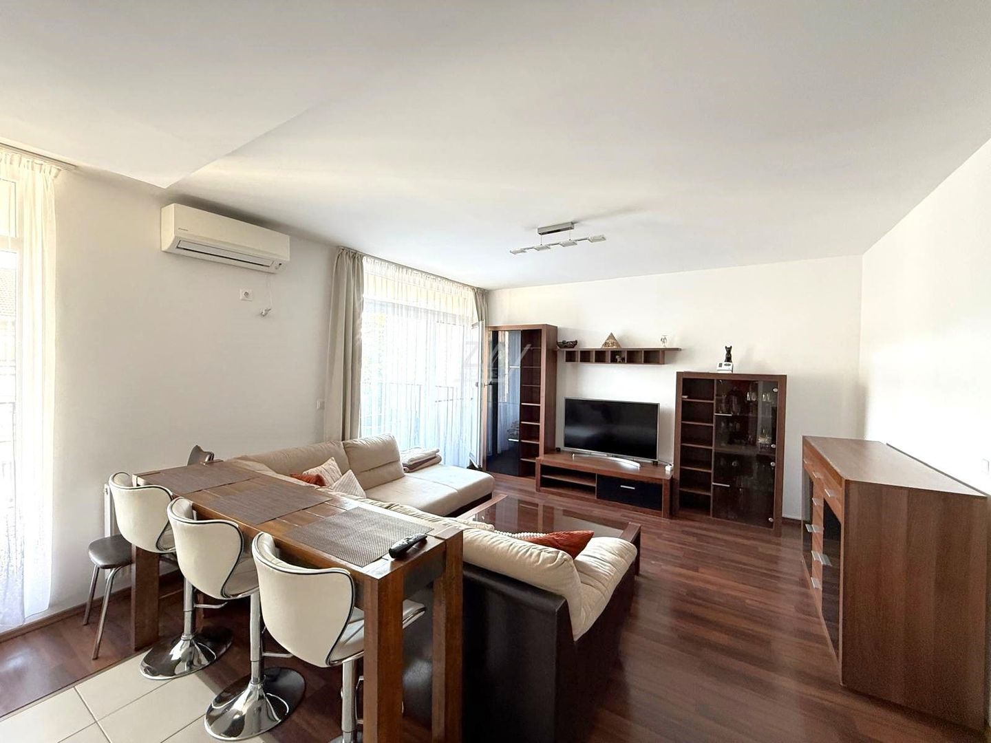 Complex Uranus. Balcon mare. Loc de parcare subteran. - Poză 2