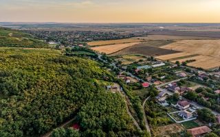 Teren pe deal, 1.150 mp, în Miniș, front 26 m, Drumul Vinului - Poză 2