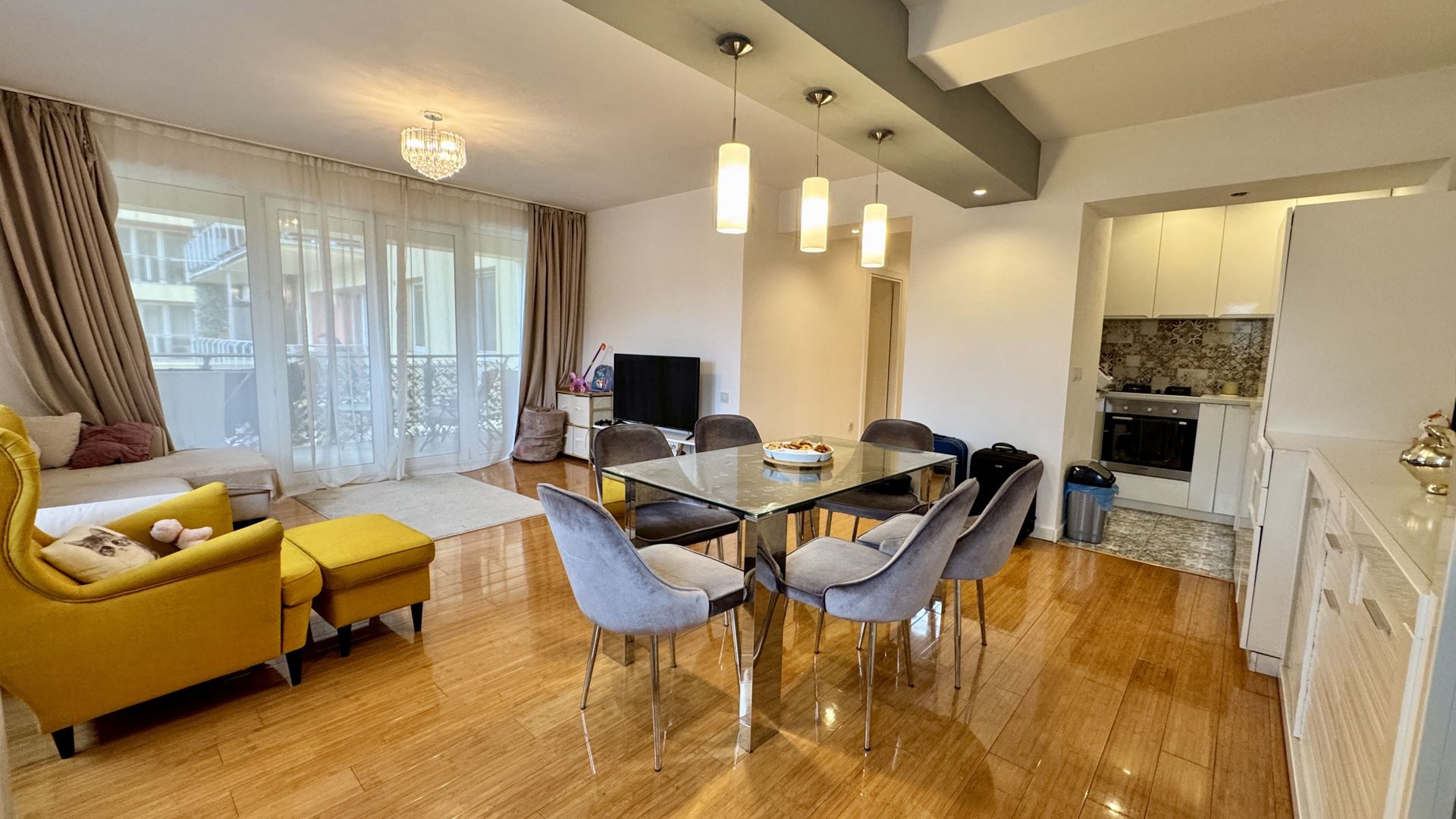 Apartament luminos cu 3 camere, complet mobilat, vedere panoramică spre Tâmpa - Poză 1