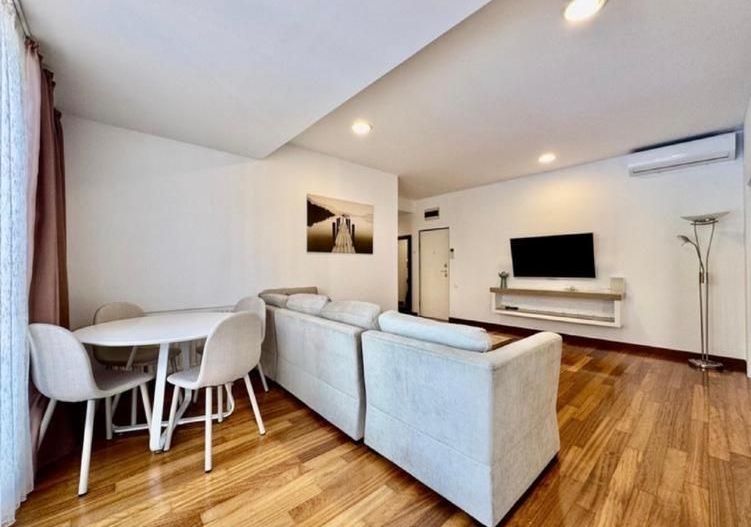 Apartament de 3 camere, mobilat de lux, disponibil imediat pentru inchiriere - Poză 3