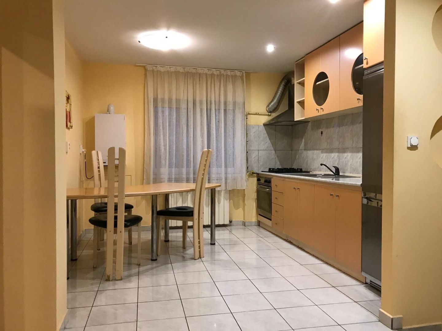 Apartament spatios cu o pozitie ideala - Poză 11