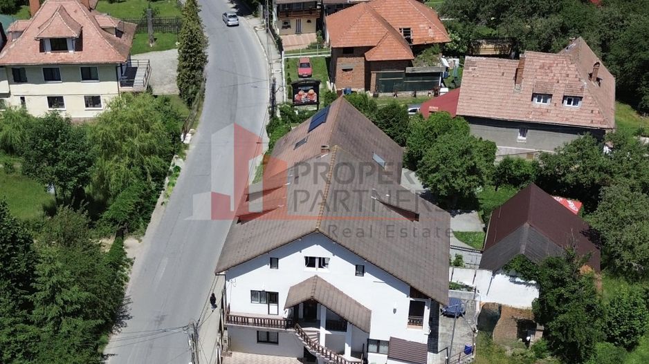 Pensiune lângă Castelul Bran | 9 camere | Pregătită pentru activitate - Poză 1