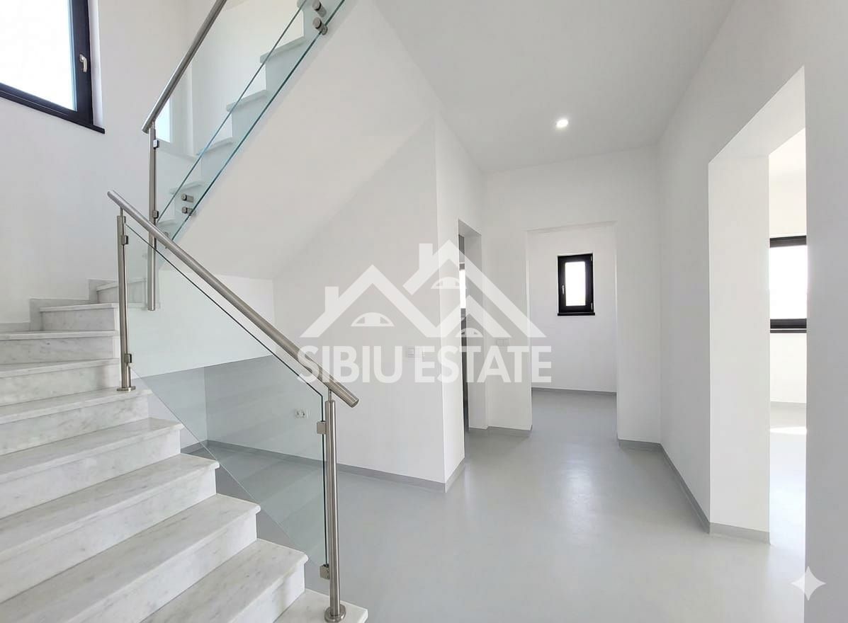 Casa noua 5 camere, curte mare - Poză 3