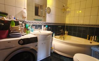 Apartament cu 3 camere, et1 , 90 mp la casă zona Centrala - Poză 7