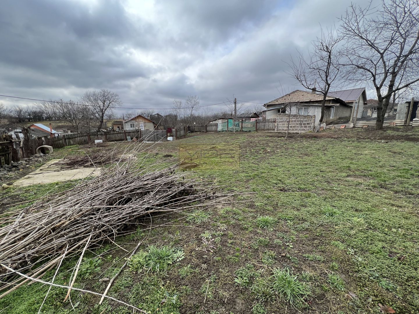 Teren Intravilan Ciurbesti - 400mp. - Poză 1