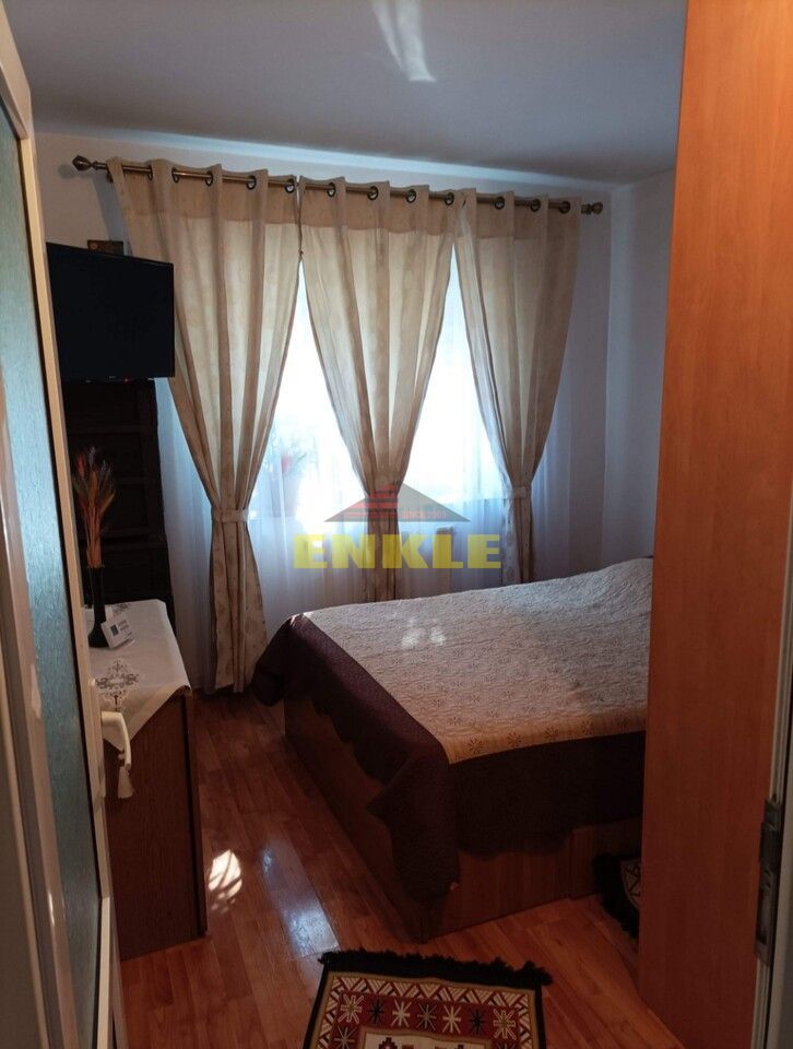 Apartament 3 camere, zona Primaverii, etaj 1 - Poză 3