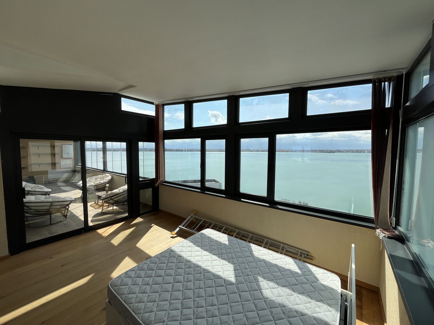 Penthouse cu Vedere Panoramica în Mamaia 295mp Utili și 47mp Terasă Parcare - Poză 12