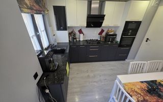Trei camere decomandat ultra-renovat 2 bai Mcdonalds etaj 2 - Poză 4