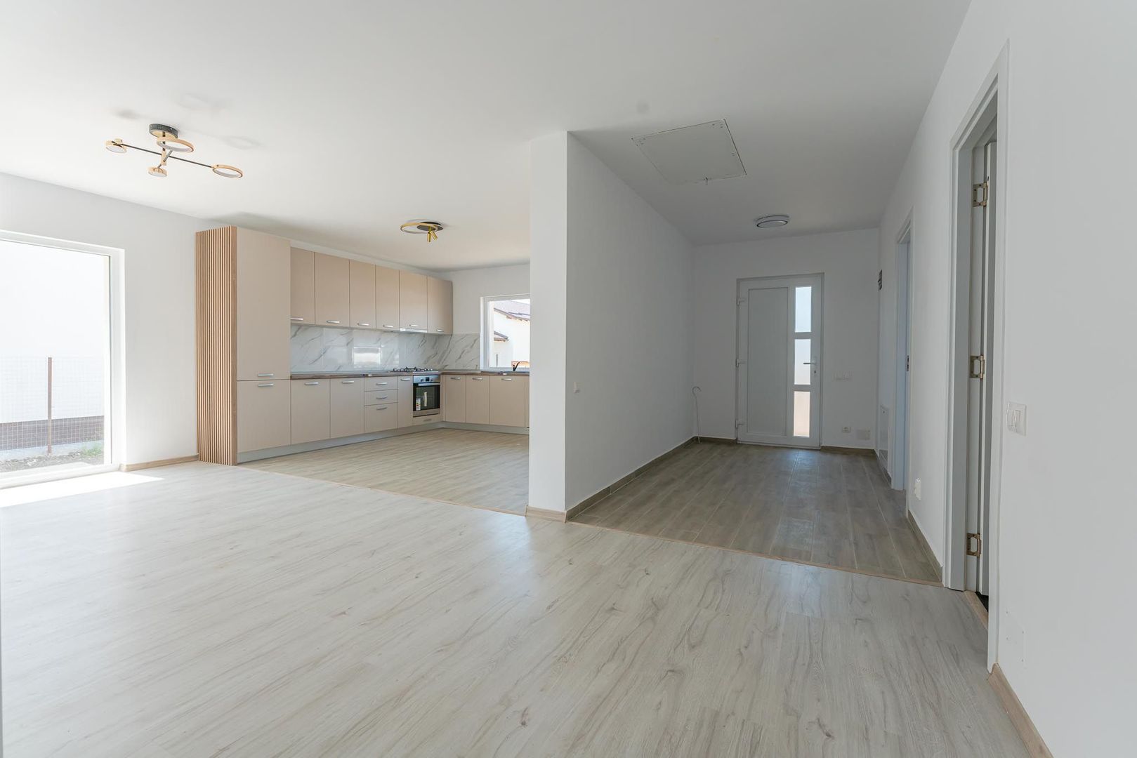 Casa de închiriat în Sânpetru - bucatarie mobilata si utilata - Poză 7