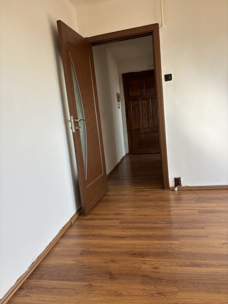BRASADAS vinde ap 2c etaj 4/4 in 14 Mai. - Poză 2