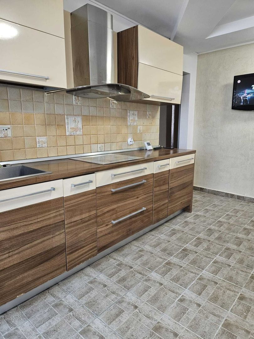 Apartament cochet cu 3 camere  Etaj 1  Lift  Vasile Aaron - Poză 2