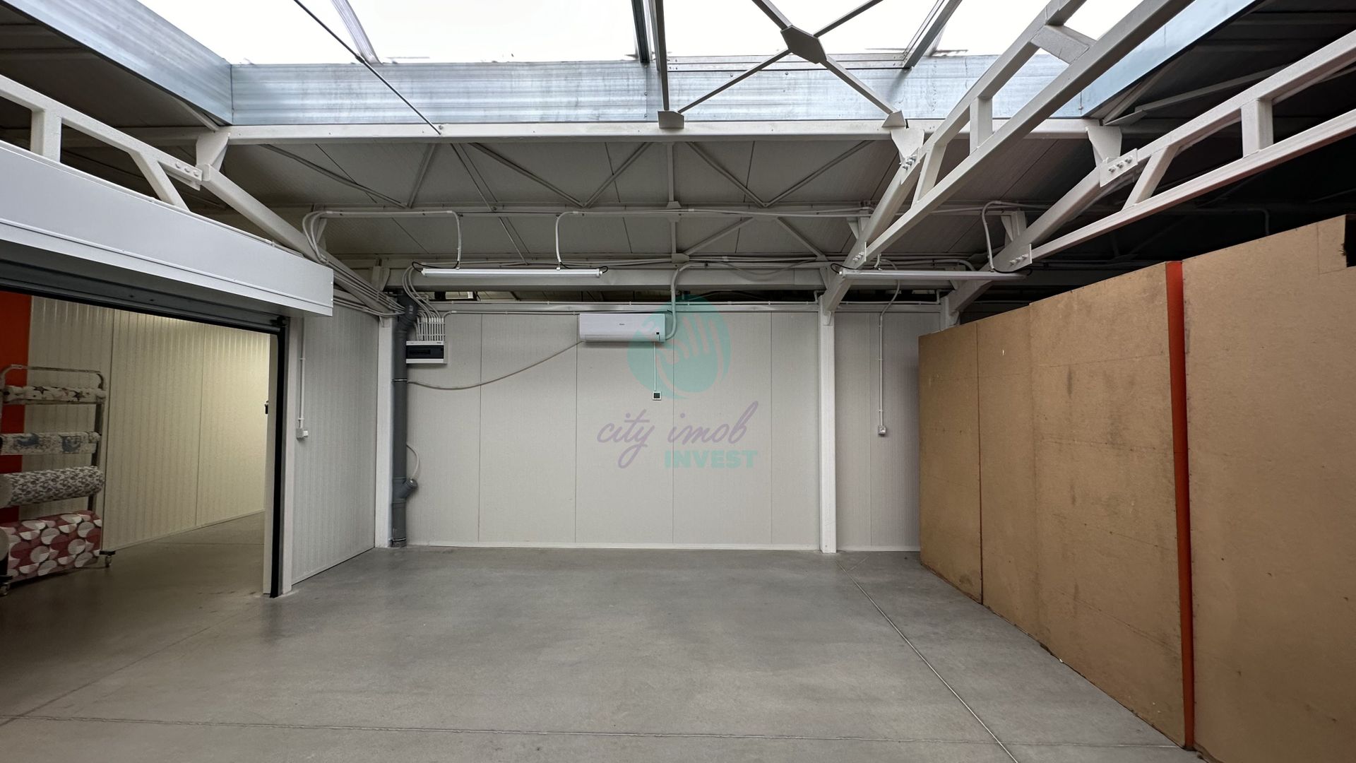 Spatii comerciale de inchiriat in PIATA DELFINULUI - Poză 4