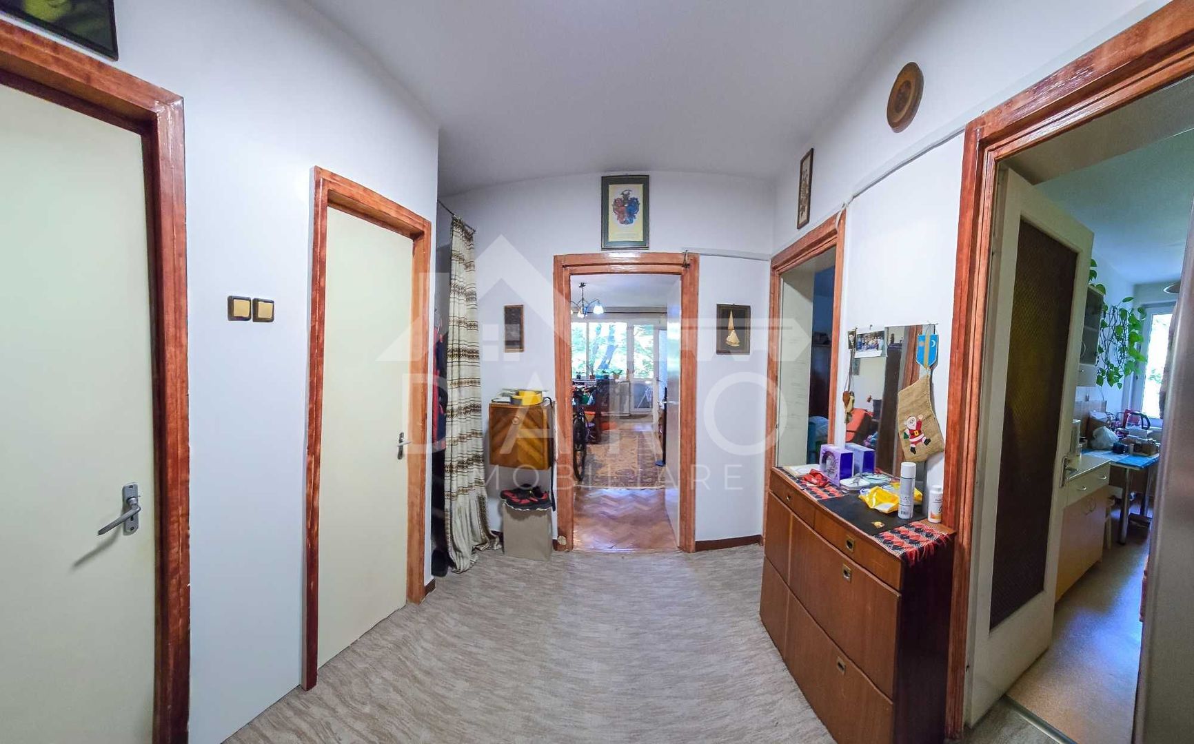 Apartament cu 3 camere in zona Cornisa, 7 Noiembrie , pe Romanu Vivo - Poză 2