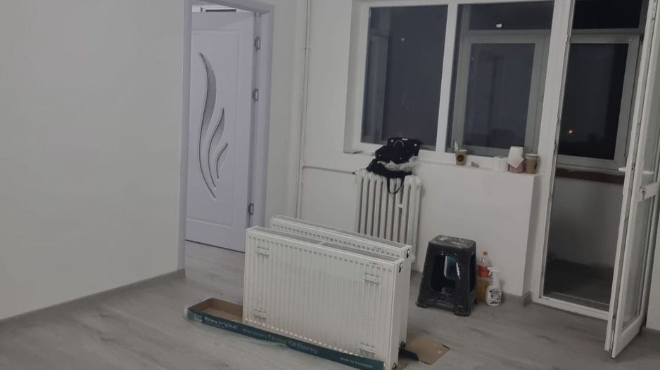 Vand apartament 3 camere - Poză 1