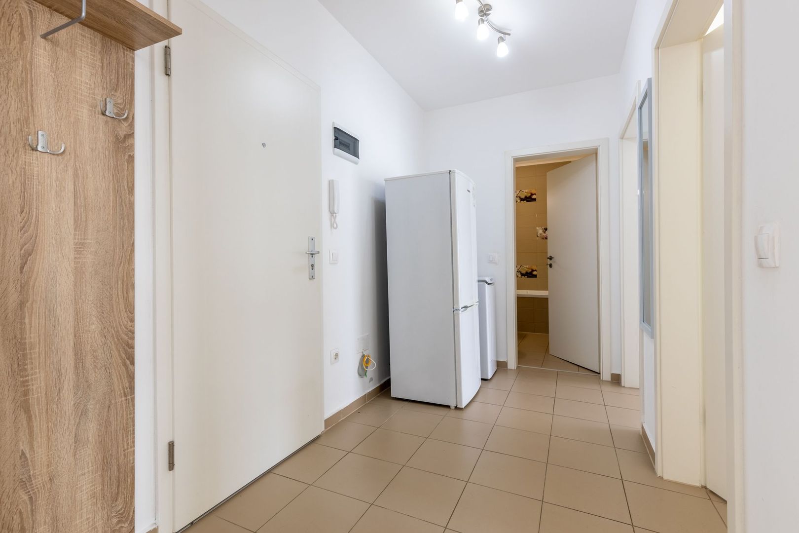 Oferim spre inchiriere apartament 2 camere etaj intermediar - Poză 9