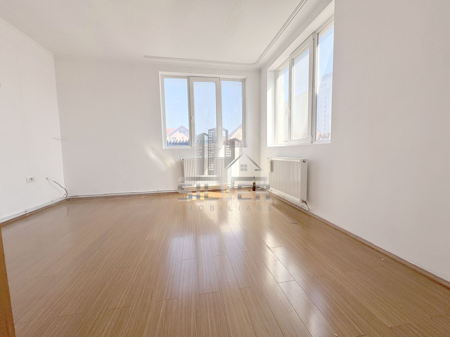 Casa cu curte comuna la 5 minute de Vivo! - Poză 7