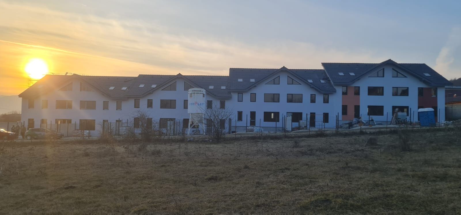 Casa de vânzare tip înșiruita la intrare in Cristian - Poză 4