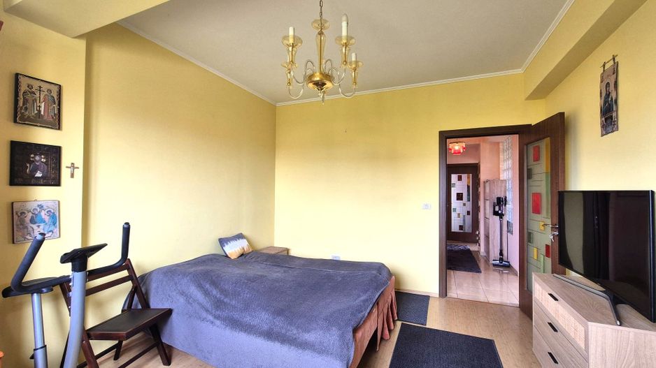 Tractoru, zonă liniștită de case, apartament spațios 3 camere cu garaj - Poză 13