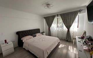 Apartament cu 3 camere, renovat modern, mobilat si utilat, zona CENTRU; - Poză 2