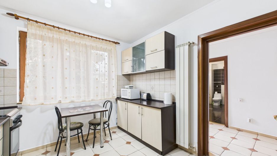 Casă spațioasă în Popești-Leordeni - Poză 11