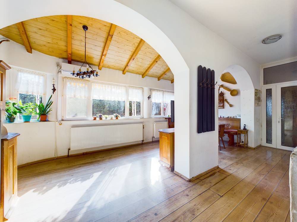 Casă generoasă în Grădiște - Poză 5