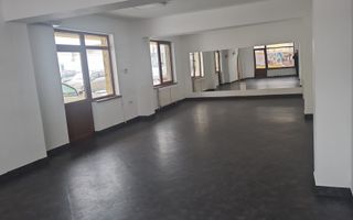 Spatiu comercial cu vitrină la strada si baie proprie - Poză 4