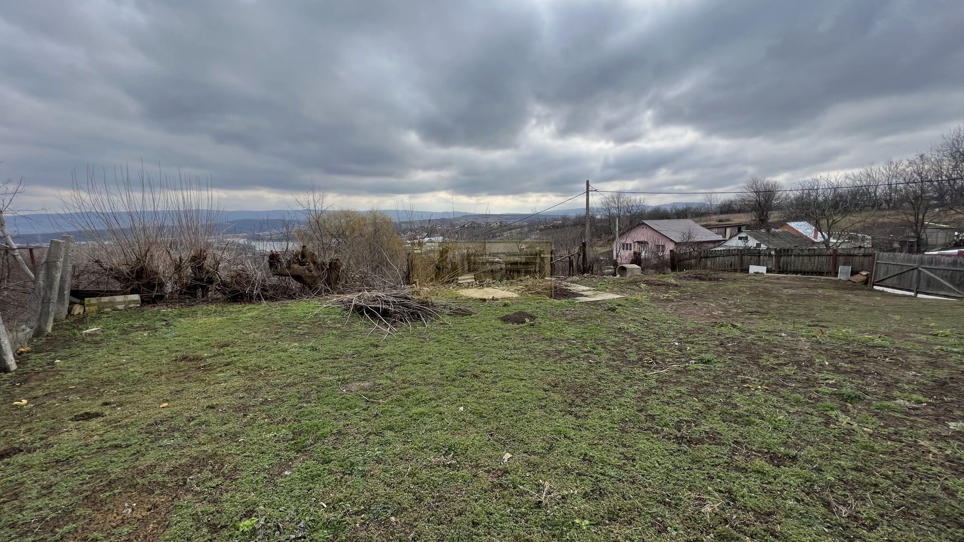 Teren Intravilan Ciurbesti - 400mp. - Poză 2