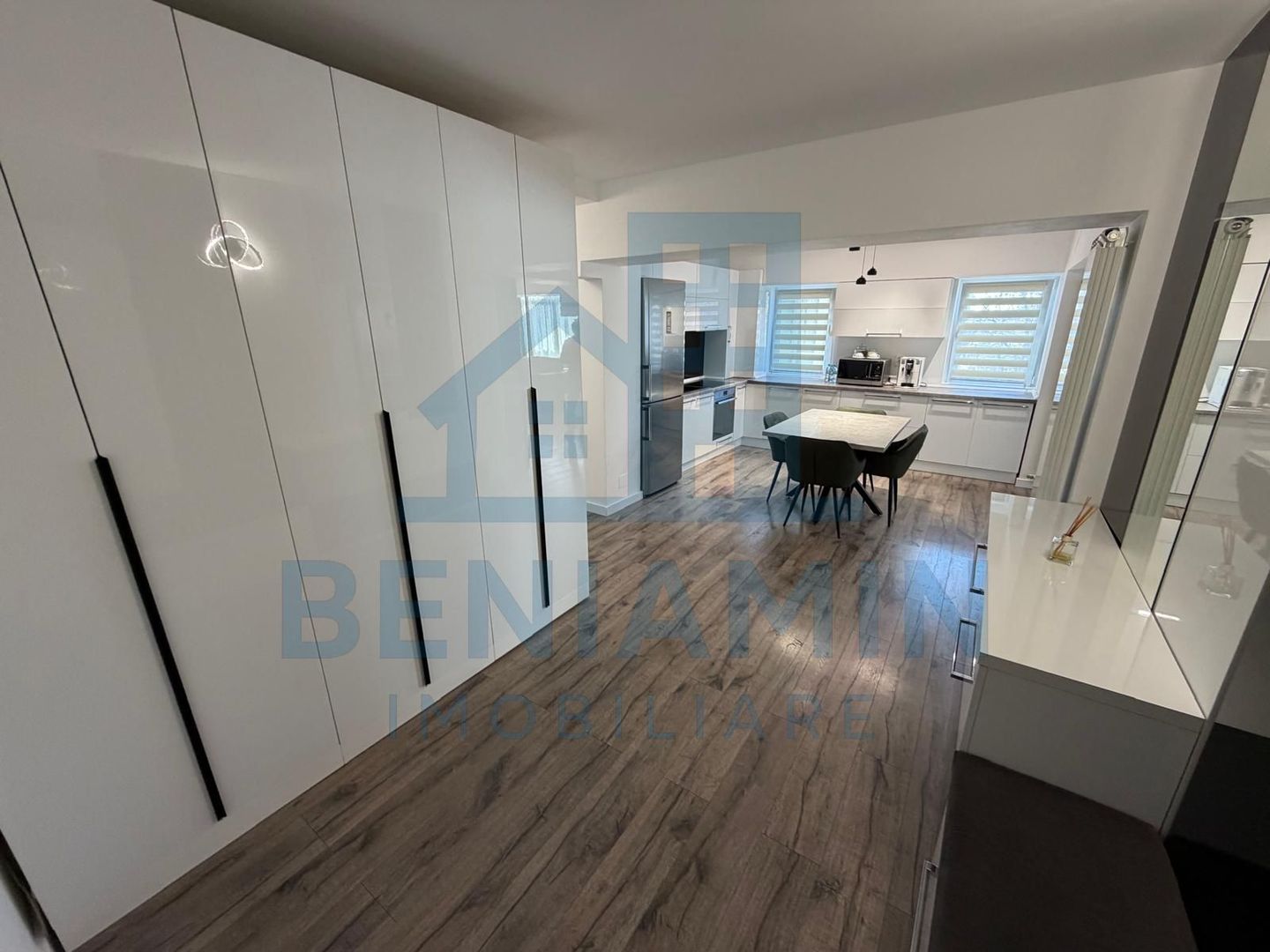 3 Decomandate-Etaj 2-Centrala termica-83mp-Mobilat-Utilat-Liber - Poză 9