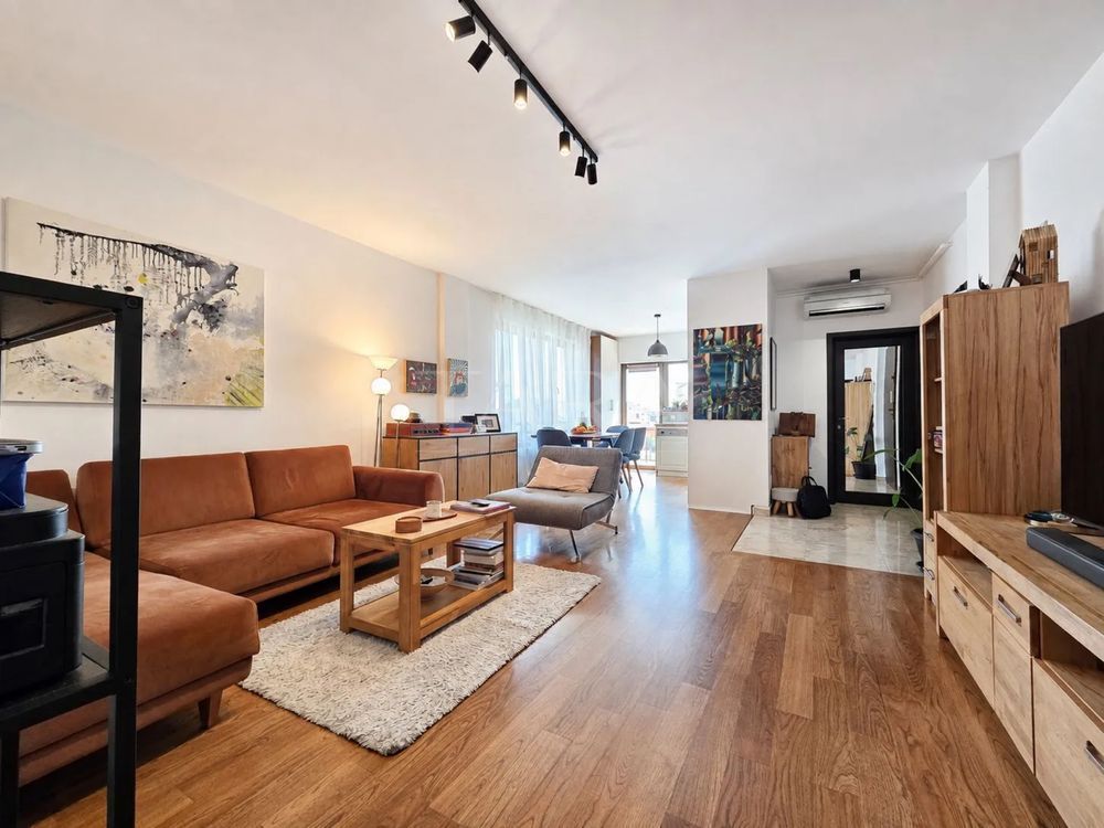 Apartament 3 camere, singur pe etaj, 2 balcoane, parcare. - Poză 2
