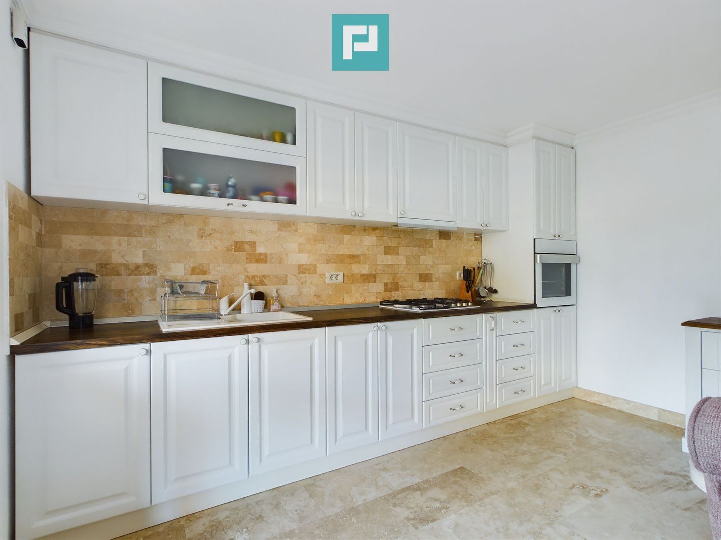 Vilă cu mansardă în Bujac - Poză 7