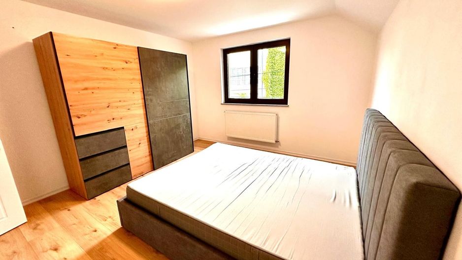 Apartament spațios cu 3 camere , - LA CURTE - 83 mp - Poză 12