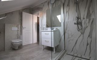 Curte, 4 apartamente, 8 camere, perfectă pt activități educaționale-Dumbravita - Poză 24