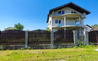 Casă spațioasă cu terase panoramice și curte mare - Poză 1