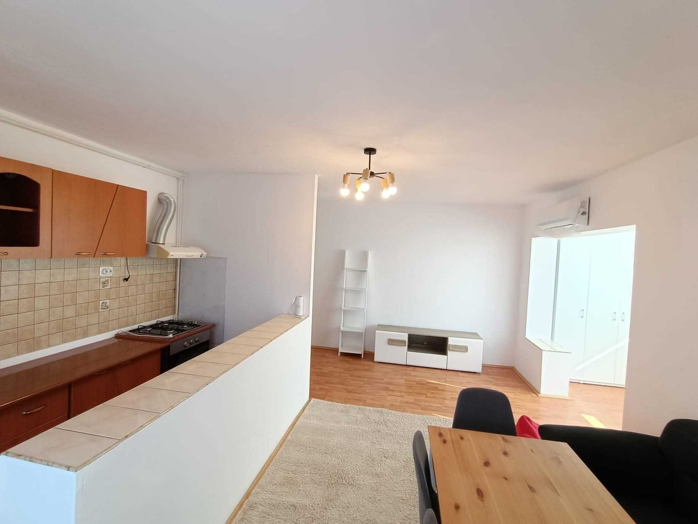 Dambovita | 2 Camere | Etaj Intermediar | Loc de Parcare. - Poză 1