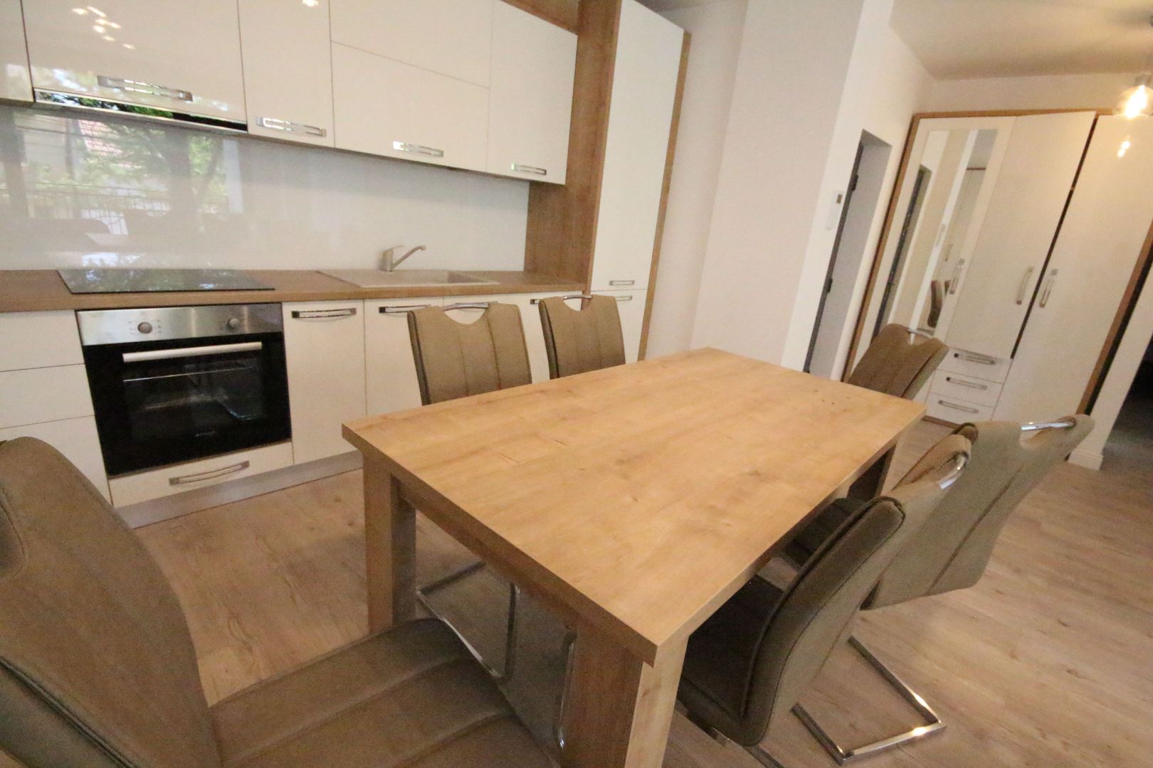 Apartament lux cu 3 camere de vanzare în zona Elisabetin - Poză 1