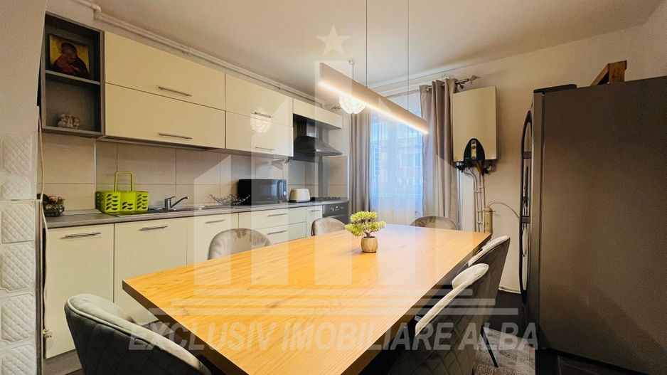 Apartament cu 3 camere, etaj intermediar, Cetate-Mercur - Poză 3
