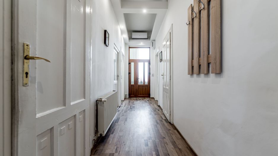 Apartament ultracentral cu 4 camere decomandat, etaj intermediar - Poză 7