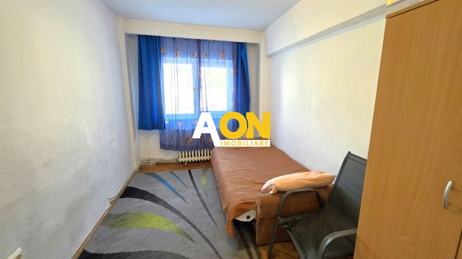 De vanzare apartament 3 camere, etaj 1, Cetate - Poză 9