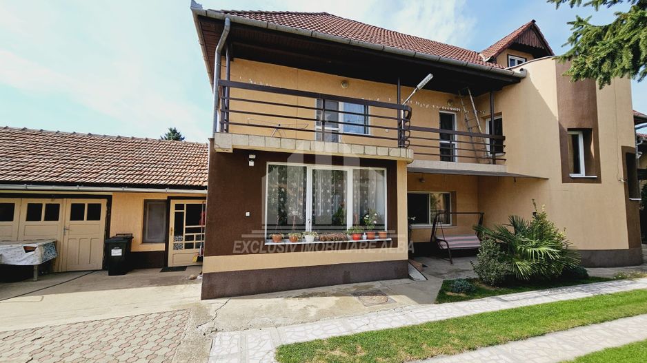 Casa in regim cuplat de vanzare, Lipoveni - Poză 1