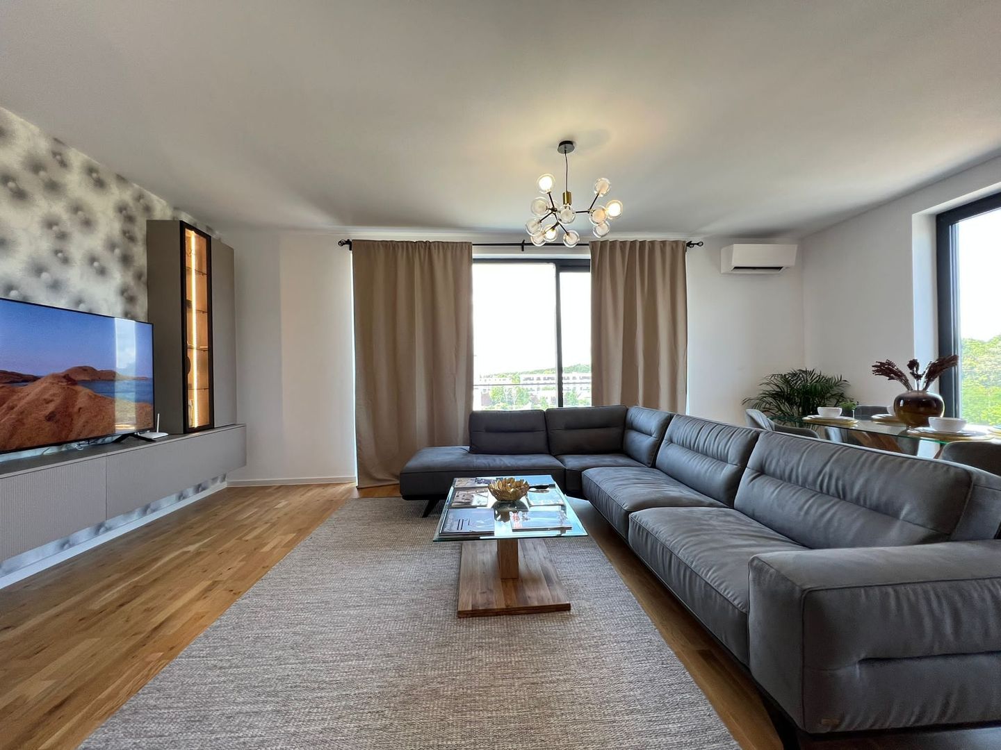 Apartament Elegant cu Vederi Panoramice în Zona Liniștită Băneasa - Poză 2